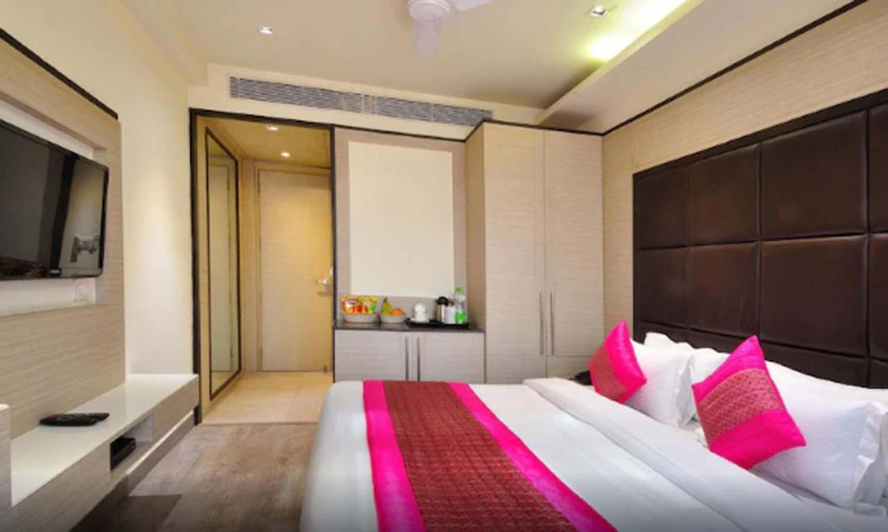 Hotel Royal Grand - Opposite Axis Bank East Patel Nagar Nova Deli Exterior foto